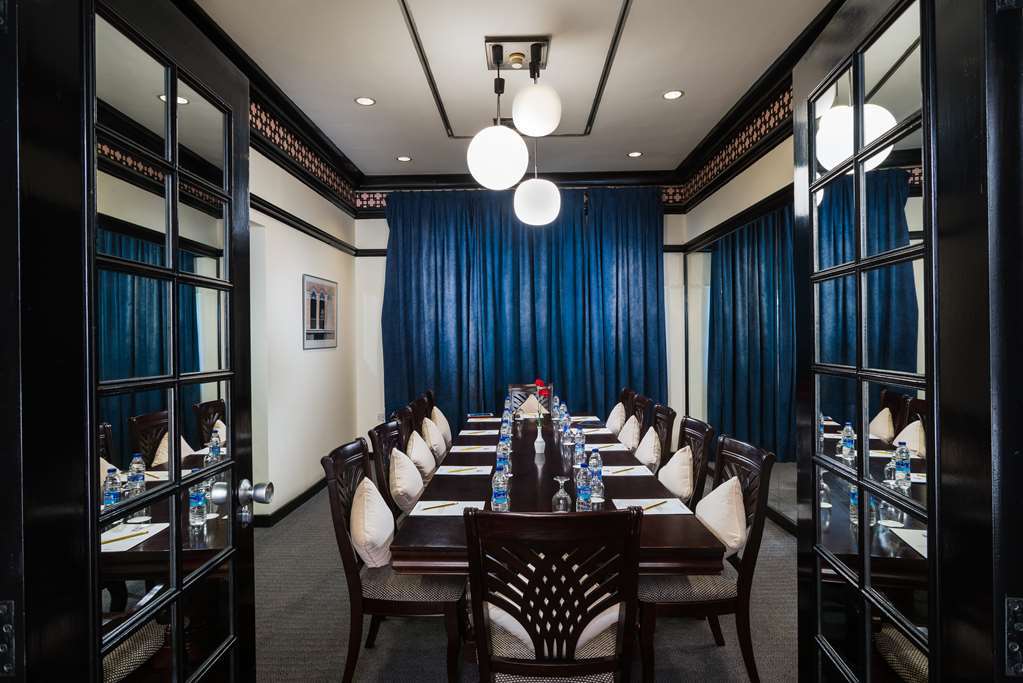 Tulip Inn Downtown Muskat Eksteriør bilde